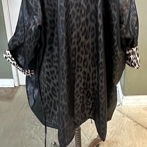 Ivan Grundahl Reversible Leopard & Black Raincoat – Oversized Avant‑Garde Coat - Picture 4 of 7